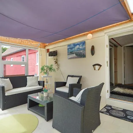 Nice In W/ 2 Bedrooms Casa de Férias Højer