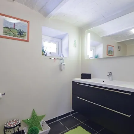 Nice In W/ 2 Bedrooms Casa de Férias Højer