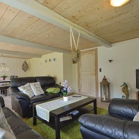 Nice In W/ 2 Bedrooms Casa de Férias Højer