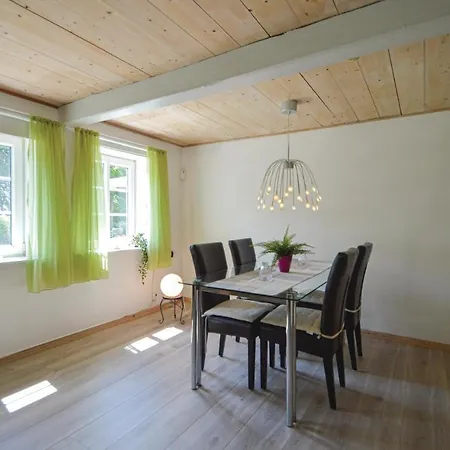 Nice In W/ 2 Bedrooms Hébergement de vacances *